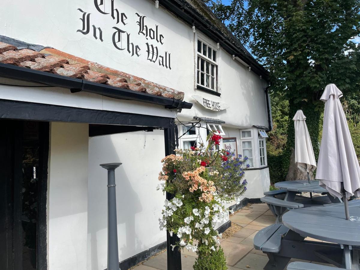 The Hole In The Wall Hotel Little Wilbraham Exterior photo